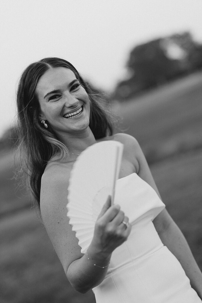 bride with fan 