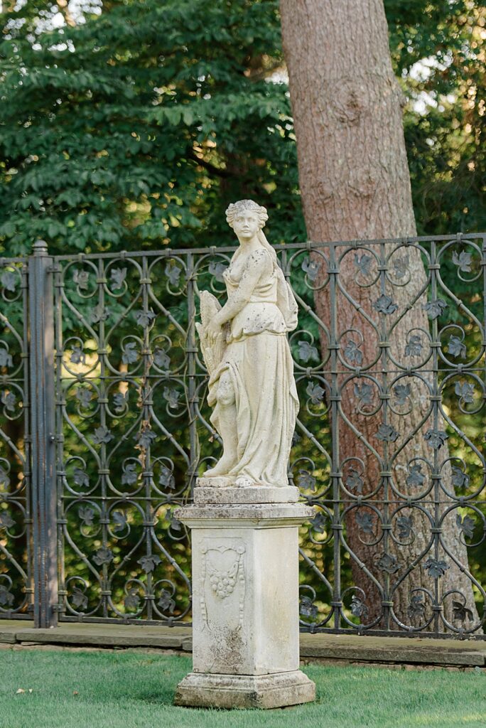 European statues at jasna polana