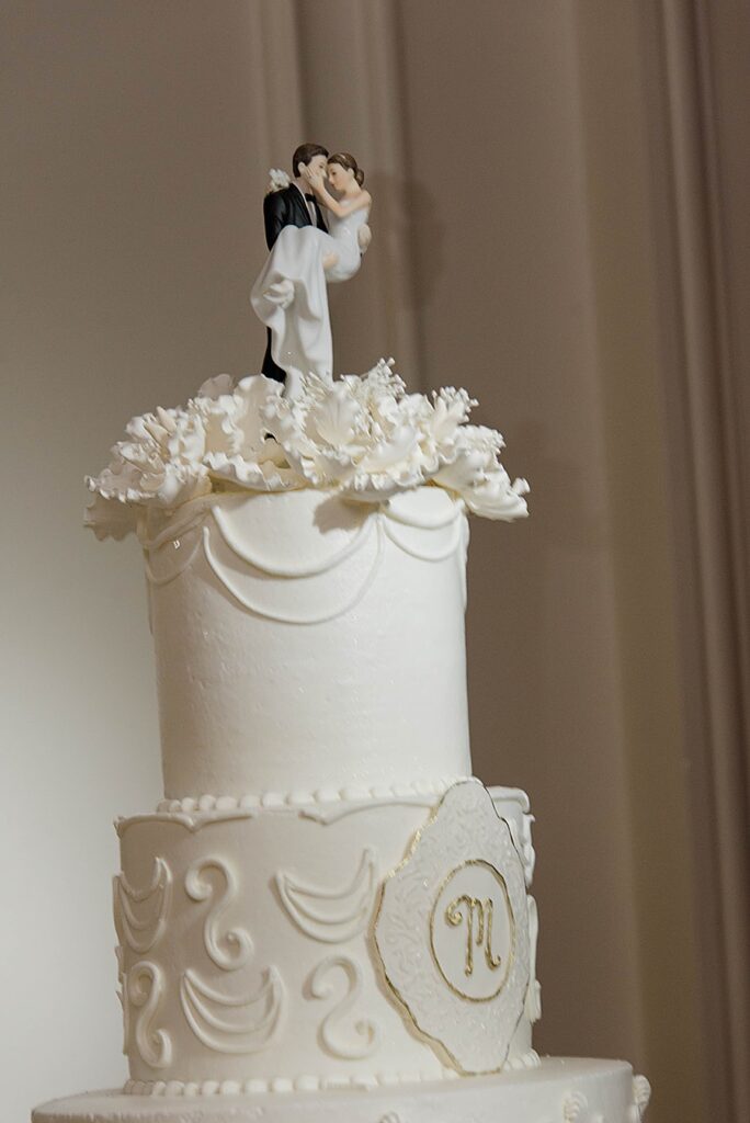 vintage cake topper wedding cake