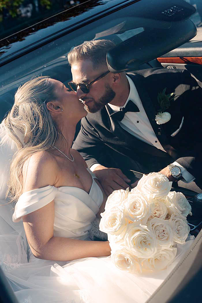 couple kissing in car just marriedd